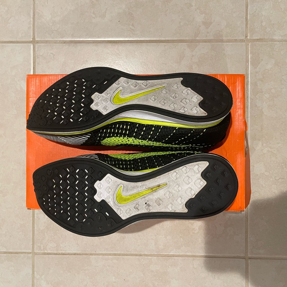 Nike Flyknit Racer - Picture 4 of 6